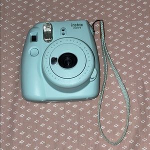 Instax Mini 9 Polaroid (Pastel blue)
